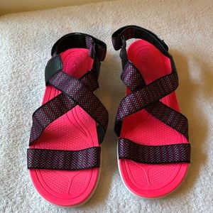 Women’s size 11 Ryka strappy sandals pink & black